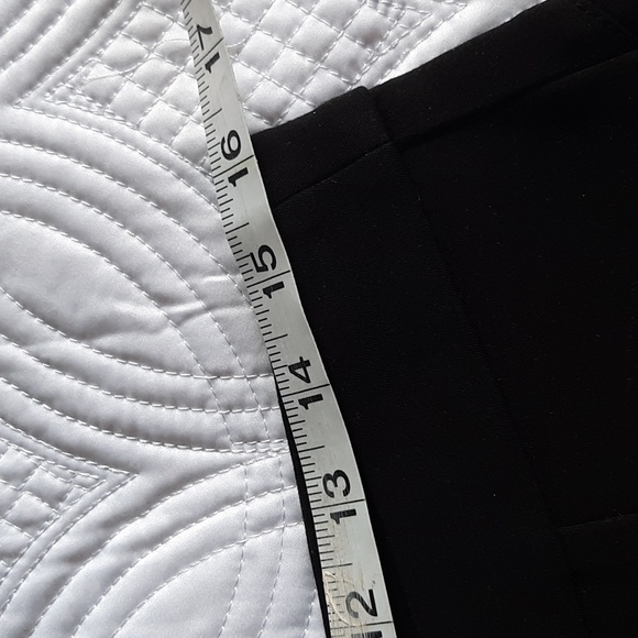 Reitmans Womens black pants. Size 12. Tapered with pockets. - Picture 6 of 13